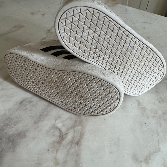 Adidas toddler Velcro sneakers size 9 - Picture 4 of 5